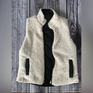 Women’s Love Tree reversible vest, size S